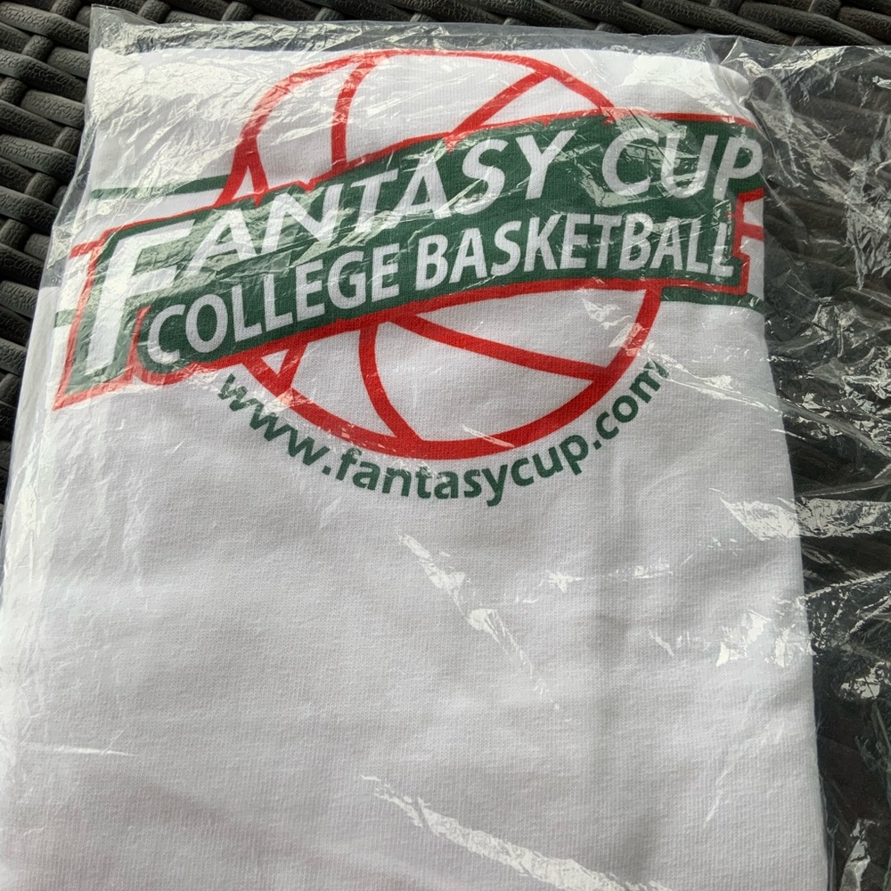 NWT Vintage Gildan White Ultra Cotton T-Shirt